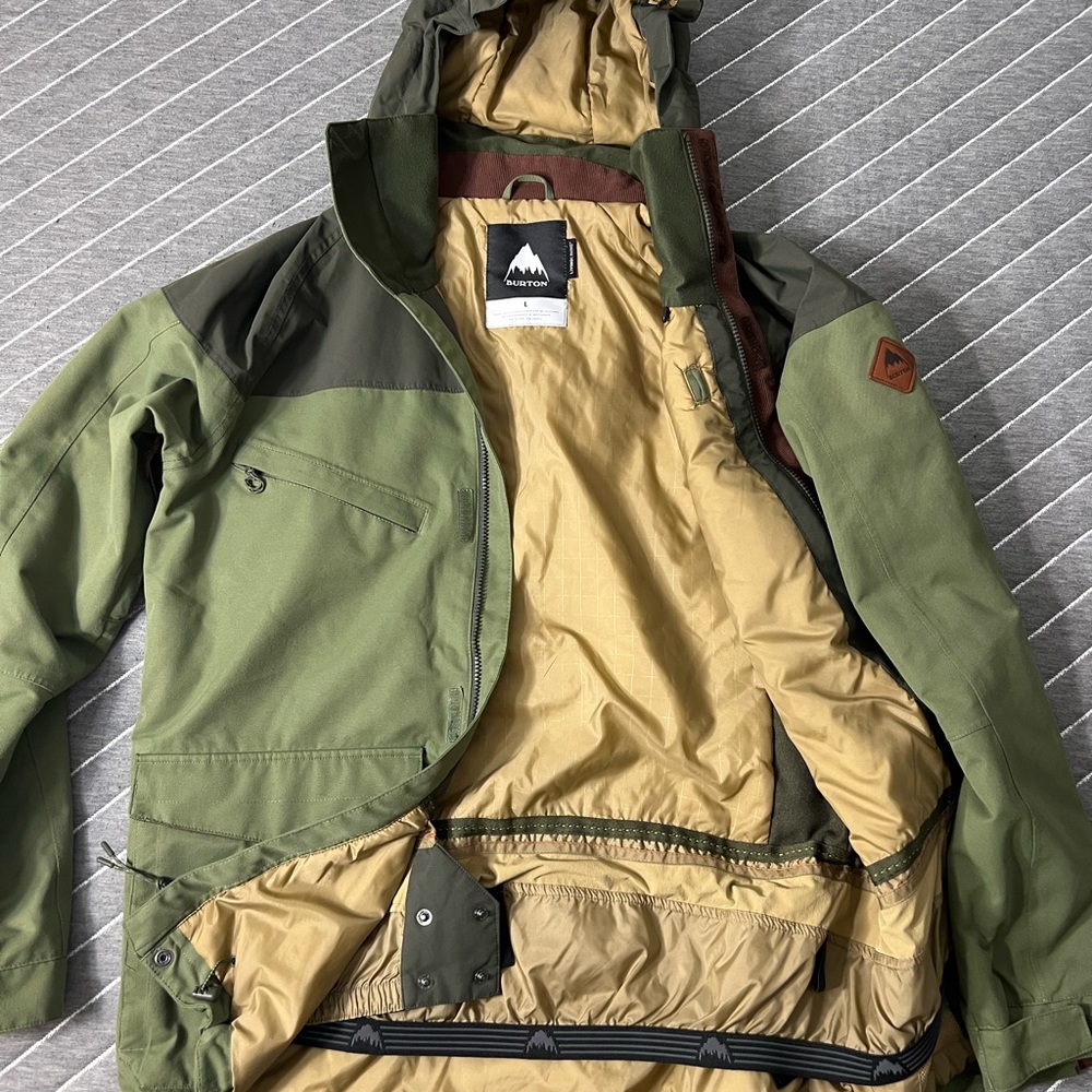 Burton Breach Jacket 
Waterproof